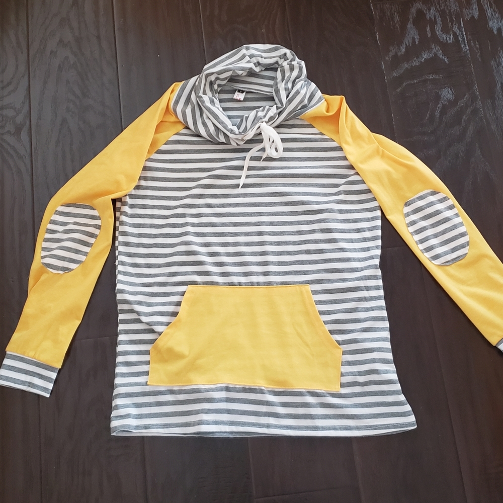 Boutique  Gray and yellow striped shirt small